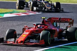 Indrukwekkend: Leclerc gaat met één hand door 130R