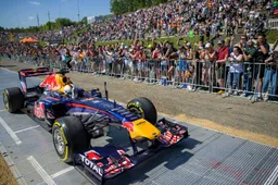 Coulthard en Vettel scheuren over Nordschleife in RB7 en RB8
