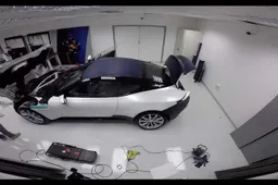 Video: Aston Martin DB11 krijgt RB14 behandeling
