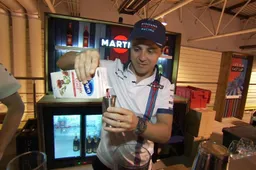 Video: Massa showt de mobiele villa van Williams