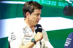 "Ele nunca teria feito isso", diz Wolff criticando Steiner