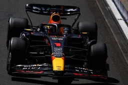 Uitslag VT2 | Verstappen opnieuw de snelste, Albon verrast weer