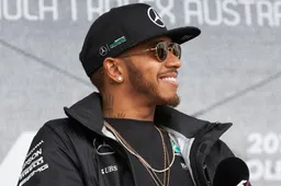 Lewis Hamilton lacht Felipe Massa uit!