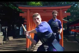 Video: Verstappen en Ricciardo doen de Kendo Challenge!