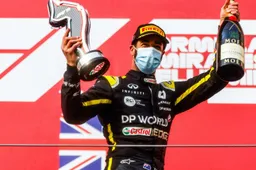 Ricciardo geniet na van zijn derde plek: "Natuurlijk moest ik toen lachen"