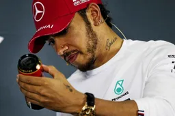 Hamilton op zijn hoede voor Bottas en Ferrari in Baku: 'Moet mijzelf verbeteren'
