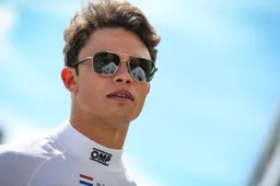 De Vries ongenaakbaar in eerste Formule E race van het seizoen