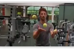 Grosjean deelt verborgen talent