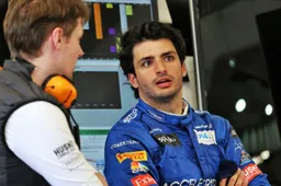 Ex team boss of Sainz: "Think the pressure is on Leclerc's shoulders"