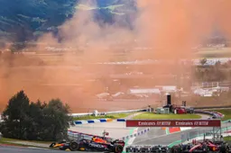 Hamilton è d'accordo con Verstappen: 'Meglio aspettare la fine della gara'.