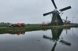 Verstappen bang om in het water te vallen: "Je weet niet wat eronder zit"