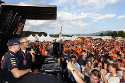Video: Feest op de "oranje" camping in Oostenrijk