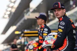 Red Bull toont de nieuwe overalls van Verstappen en Albon