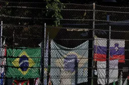 'Vandalisten beschadigen Senna-monument in Imola'