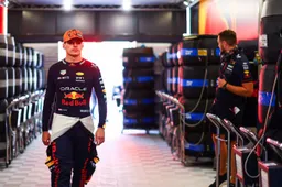 Verstappen over gevecht met Hamilton: ‘Niet alles draait om bocht 1’