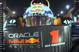 Verstappen klaagt over helm in Bahrein: 'Komt te veel lucht door vizier'