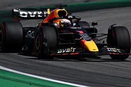 Verstappen uitgelaten: "Heel blij met de zege en met Checo"