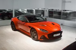 Aston Martin van Verstappen staat te koop in Hilversum