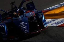 De Vries after dramatic race: 'Lucky that I am still in the lead'
