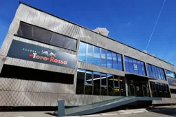 Watch: Red Bull construct brand-new motorhome in Spain!