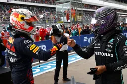 Surer over titelstrijd: 'Hamilton weet dat hij verliest als hij zich terugtrekt'