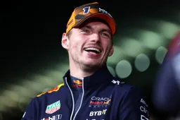 Verstappen lacht om verwarring na tweede titel: 'Ik vind het wel grappig'