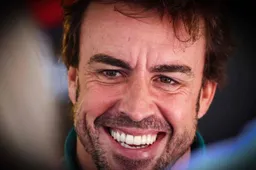 Alonso desconversa sobre namoro com Taylor Swift: "Focado na corrida"
