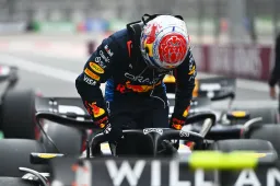 Verstappen sarcástico con los comisarios tras grosería de Leclerc