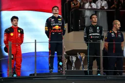 Alle ogen op Ferrari en McLaren, kan Verstappen profiteren in Abu Dhabi?