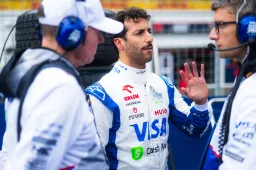 Ricciardo brinca com Albon: "Se me ultrapassar assim, estamos acabados"