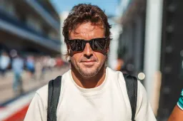 Stroll sluit nieuw contract Alonso niet uit: 'Lijkt alsof hij pas 22 is'