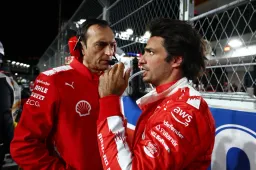 Sainz já foi informado pela Ferrari que sairá da equipe em 2025