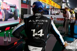 Alonso had mazzel in Qatar: 'Kwestie van een paar bochten'