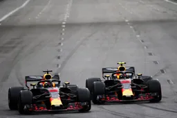 Baku 2018: Stevig duel tussen Verstappen en Ricciardo eindigt in tranen