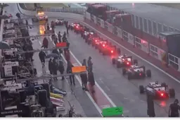 Bekijk de highlights van een knotsgekke F3-regenrace