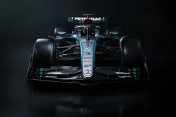 Fotos | El Mercedes W15 de Hamilton y Russell desde todos los ángulos