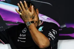 Slecht nieuws voor Mercedes: F1-team op het matje geroepen door stewards