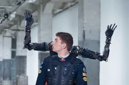 Video: Verstappen test robotarmen
