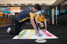 Norris e Piastri jogam jogos clássicos em novo vídeo da McLaren