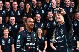 Russell neemt alvast afscheid van Hamilton: 'Speciaal om met jou te racen'