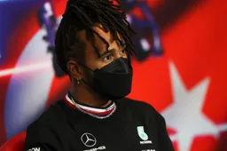 Hamilton 'trots' op collega: "Op onze leeftijd heb je wat meer empathie"