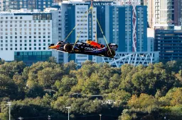 Verstappen sieht Red Bull buchstäblich fliegen: "Ich kann das Wochenende frei nehmen!