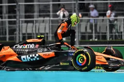 Forse boete voor Norris na kettingbotsing met Hamilton en Alonso in sprintrace
