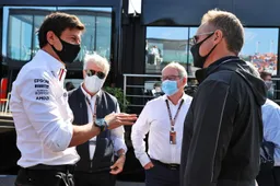 Mercedes wil nieuwe motorleveranciers in F1: 'Er moeten oplossingen komen'