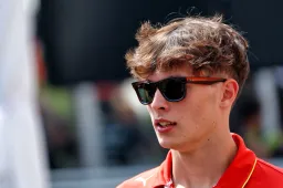 Bizarre moment in FP1: Albon and Bearman collide in Mexico