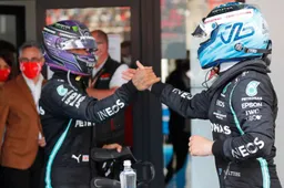 Bottas houdt Hamilton op ondanks teamorder: 'Hij werd even mijn beste vriend'
