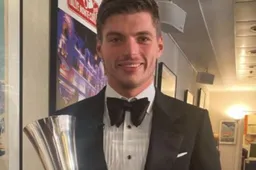 Verstappen erg blij met prijs: "Ik wil jullie bedanken voor al het harde werk"