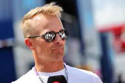 L'ex compagno di squadra di Hamilton costretto a chiudere la carriera