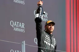Hamilton blij met terugkomst na moeilijke periode in 2021: 'Mentaal zwaar'