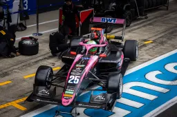 Safety Car rutscht fast von der Strecke, F3-Rennen in Silverstone wird verschoben